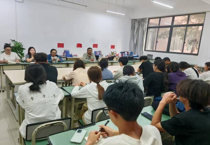 倾听心声，共话成长——智慧健康医学院成功召开学生座谈会