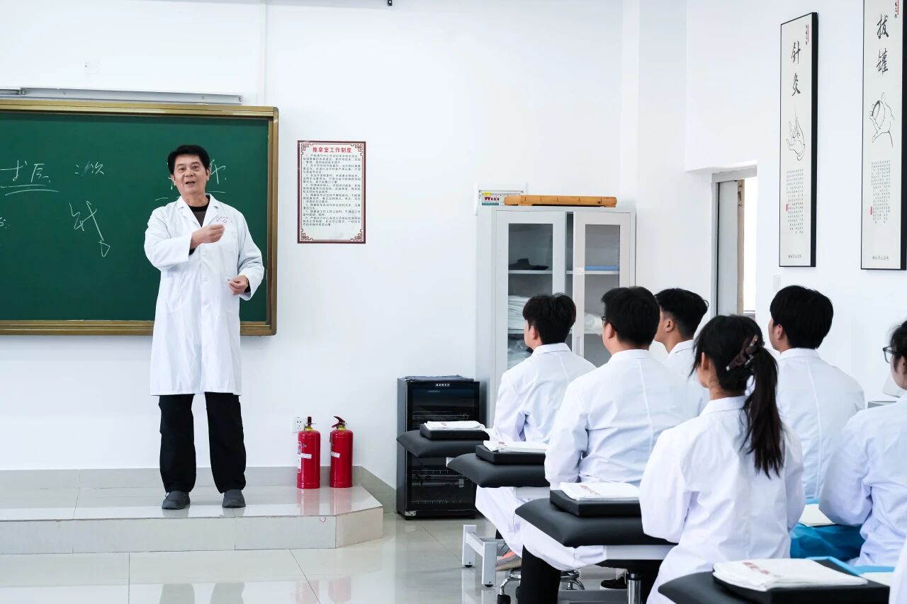 越老越吃香的手艺！学康复治疗稳端技术饭碗
