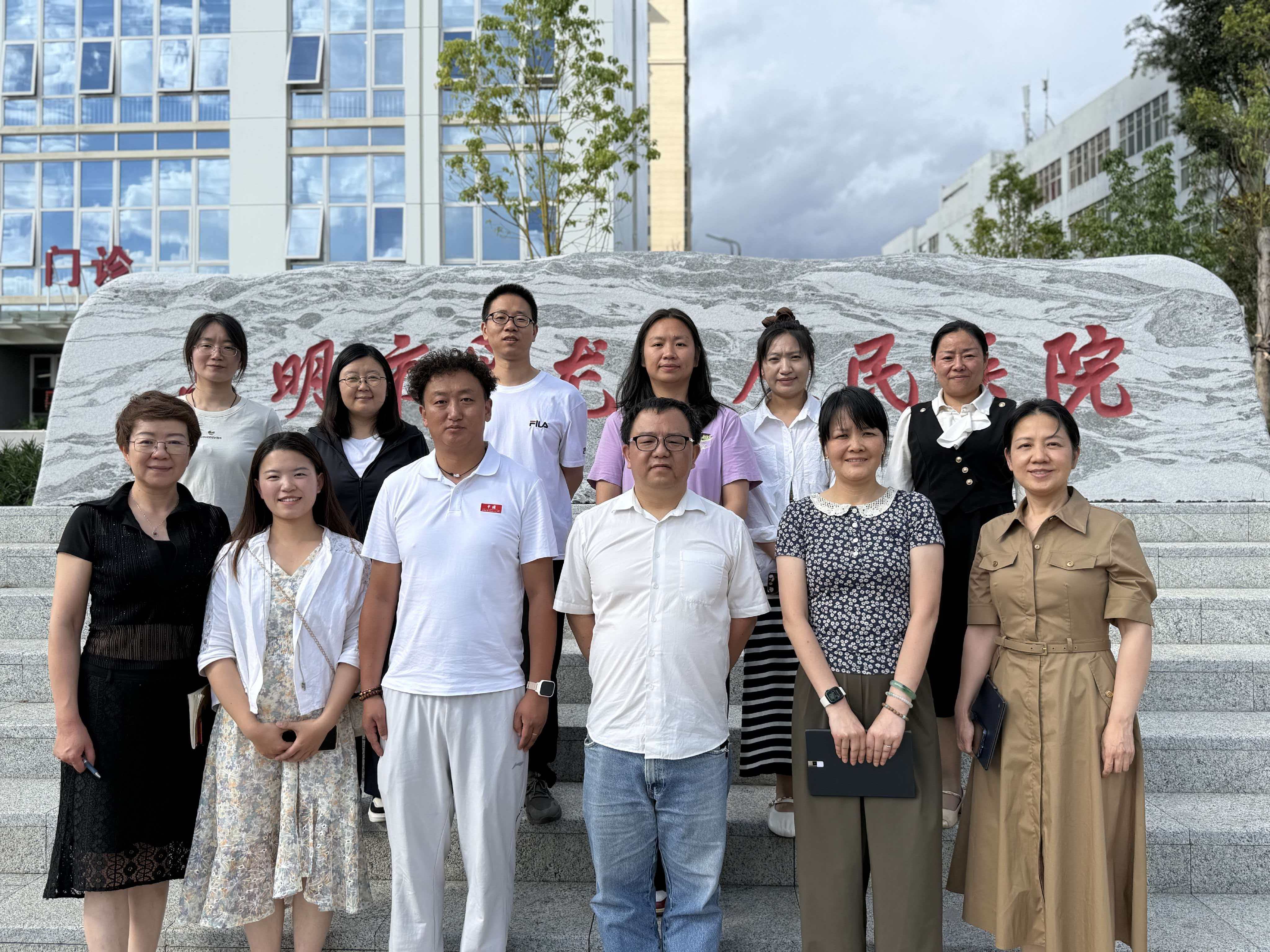温情走访送关怀，医教协同促成长——智慧健康医学院赴昆慰问医护专业实习生！